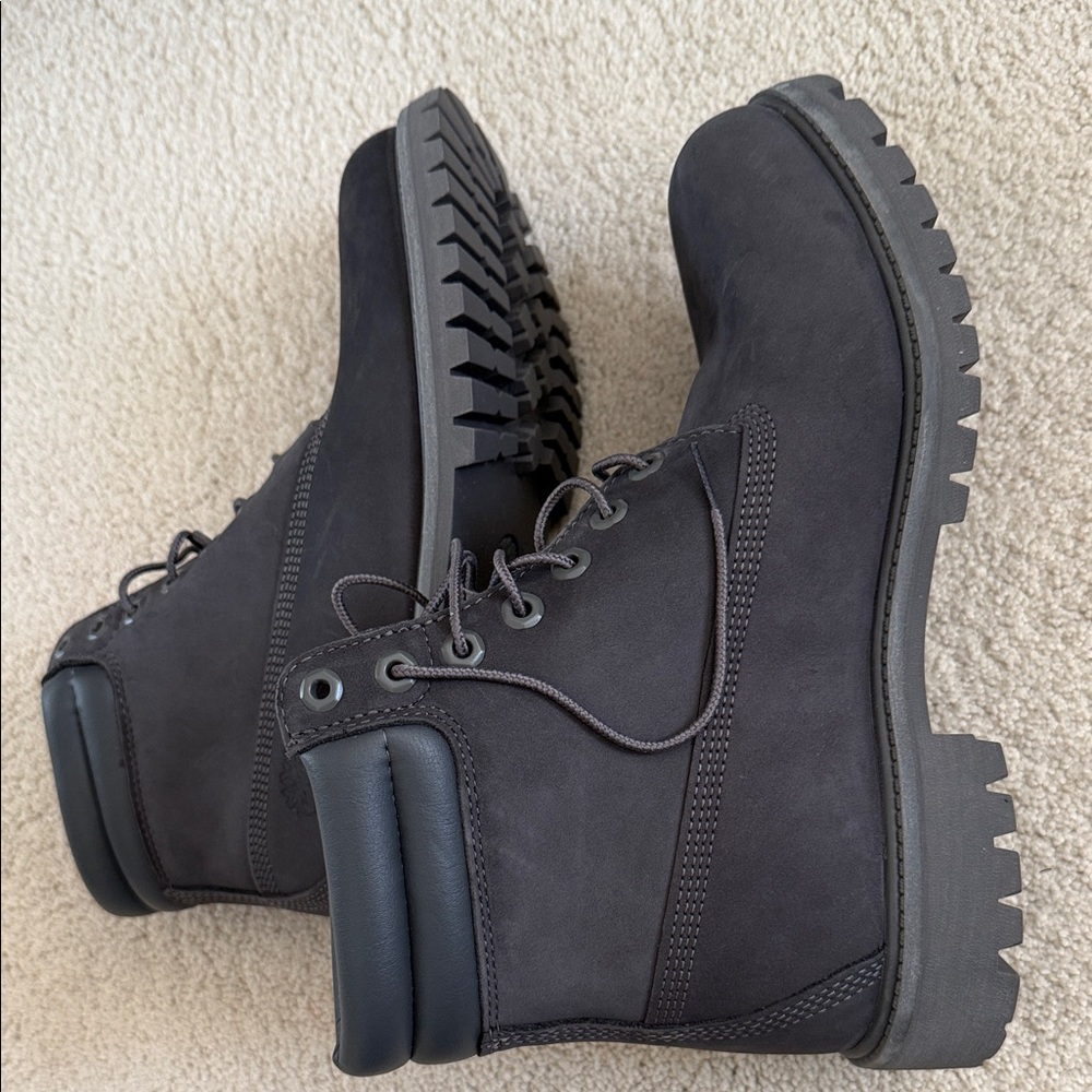 New Timberland Men's Charcoal Black classic 6” waterproof Boots 9.5.